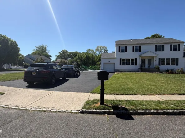 8 Bonnie Drive, Middletown, NJ 07748