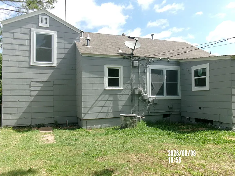 1804 NW Columbia Ave — Photo 36