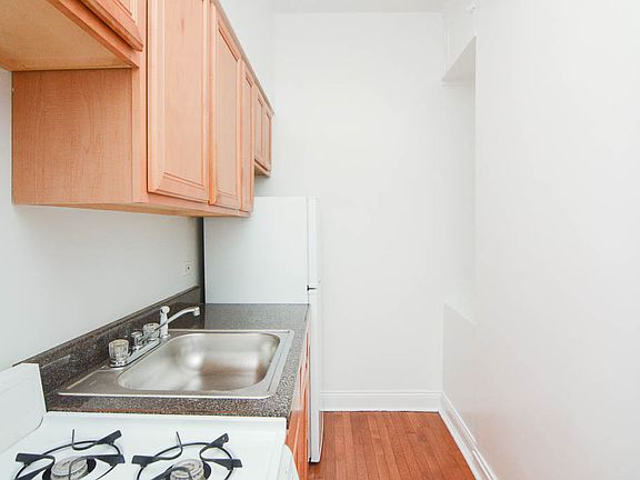 2nd image of 4641 N Paulina St #104