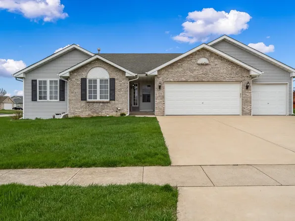 320 White Oak Dr, Poplar Grove, IL 61065