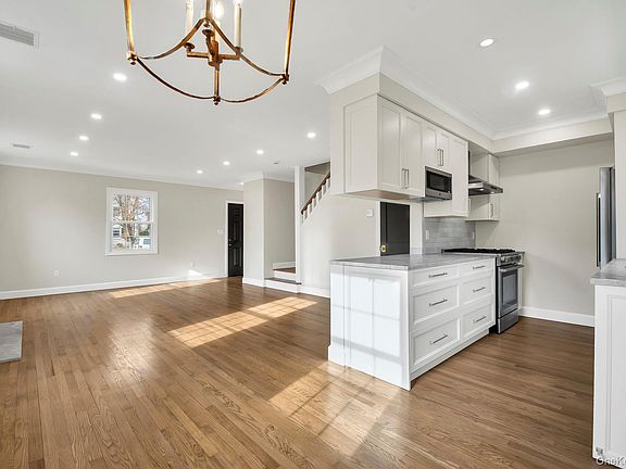 3rd image of 2 Bayview Court