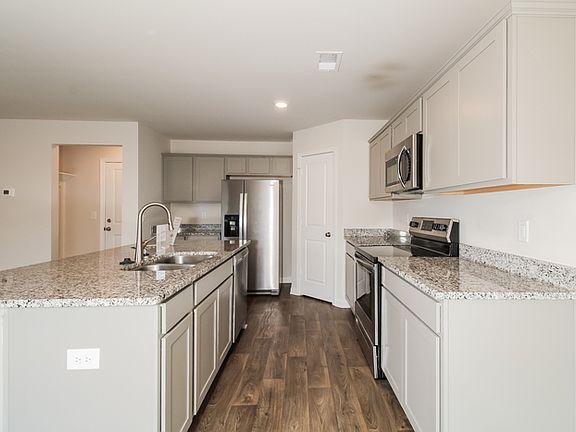 4th image of 448 Red Poll Way