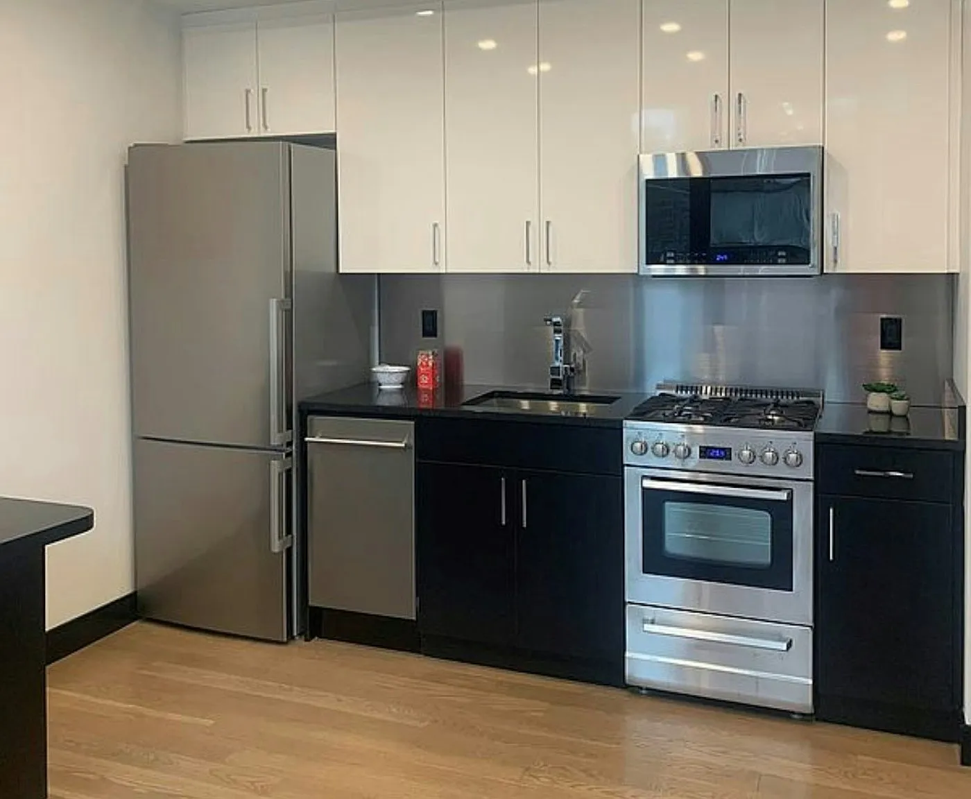 401 West 33rd Street — Photo 3