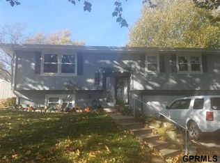 3002 Cottonwood Ln, Omaha, NE 68134