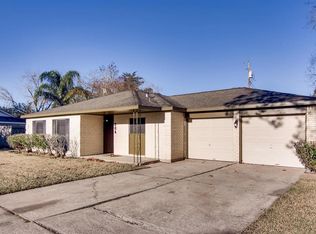 304 Lisa Ct, Friendswood, TX 77546