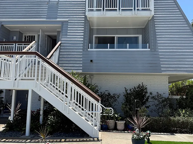 Upper unit on 2nd & 3rd floors (no one above).