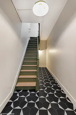 Rented by Venn NY Inc | media 7