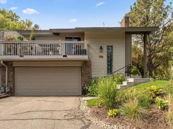 9529 Hartford Cir, Eden Prairie, MN 55347