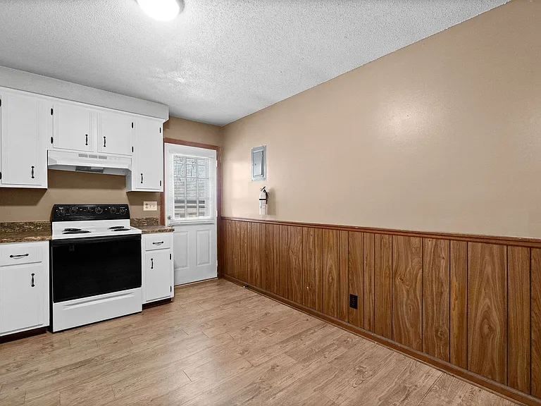1908 Batts Ln — Photo 9