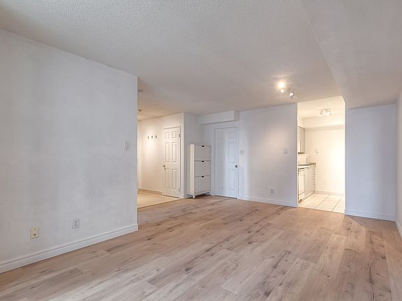 4th image of 256 Doris Ave #801