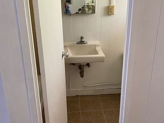 4th image of 745 Paani St Unit A