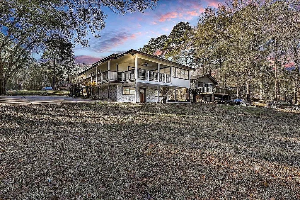 5 bed, 2708 sqft, $2,400 — Photo 1