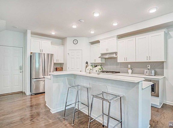 5th image of 18 Winfield Dr