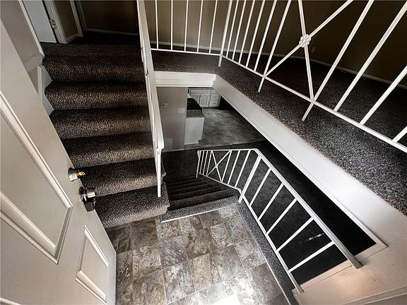 2nd image of 1056 Broadmore Ln