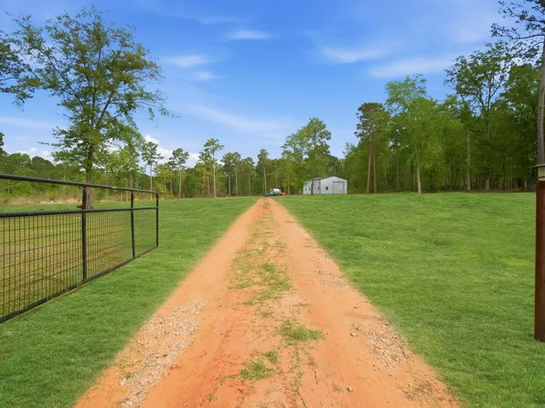 446 Hanson Rd, Onalaska, TX 77360