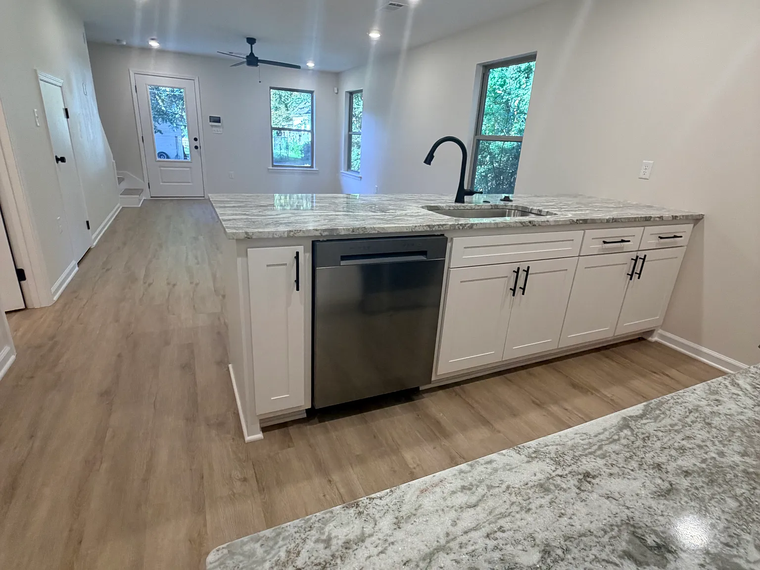2 bed, 1.5 bath, 1010 sqft, $1,500 — Photo 4