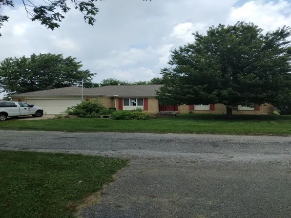 301 Henson Dr, Broadlands, IL 61816