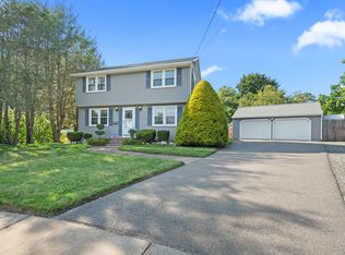 35 Kane Rd, Manchester, CT 06040