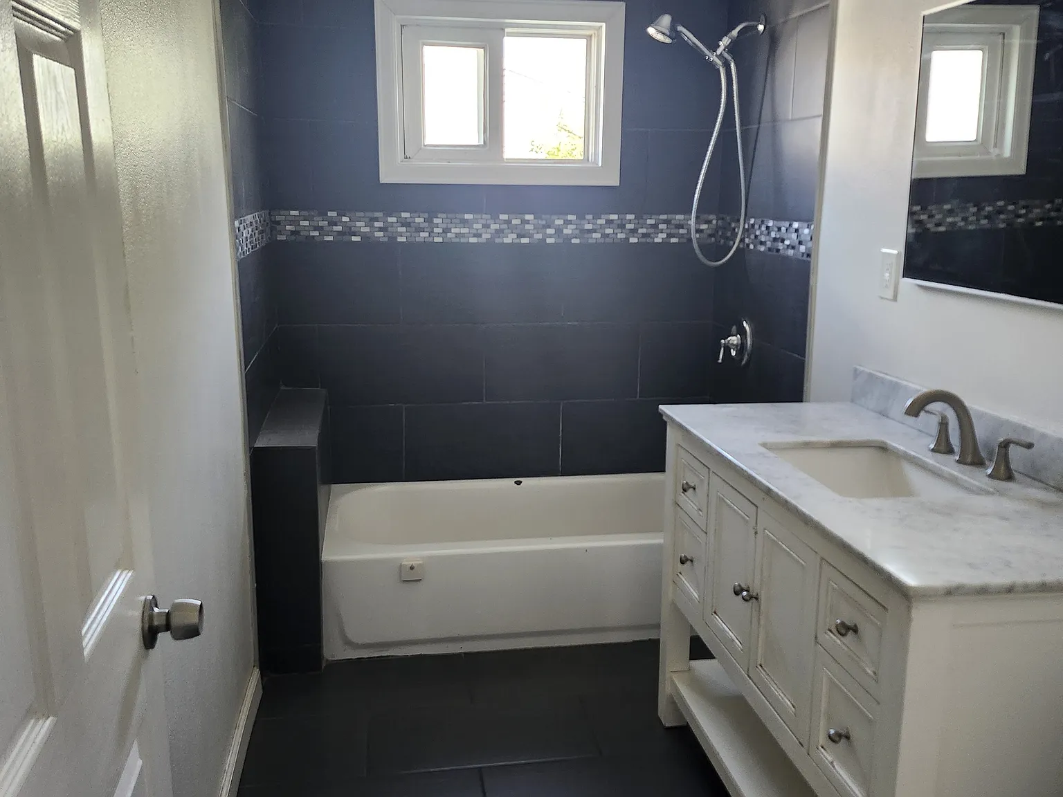 2 bed, 850 sqft, $2,200 — Photo 3