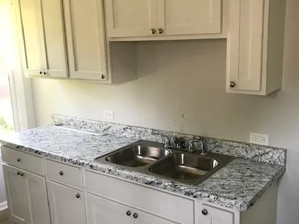 230 S Lincoln Ave #2, Waukegan, IL 60085