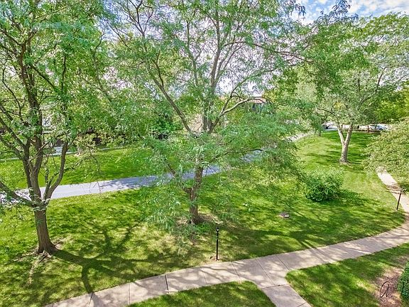 4th image of 15 Parkside Ct APT 14