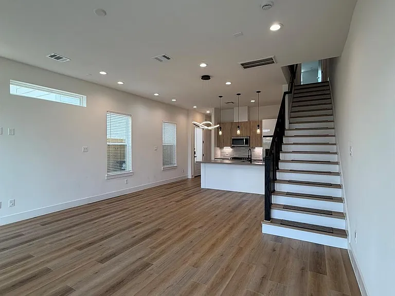 6733 Peerless St — Photo 9
