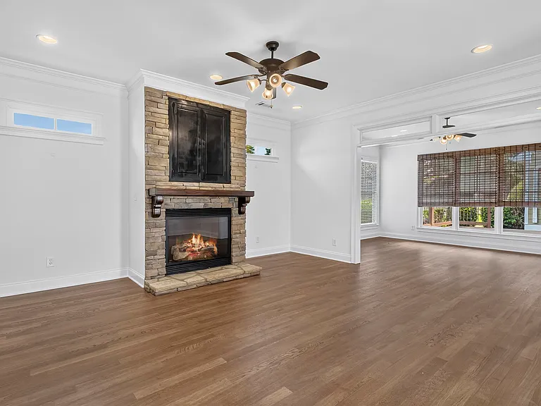 1081 Carriage Ridge Dr — Photo 17