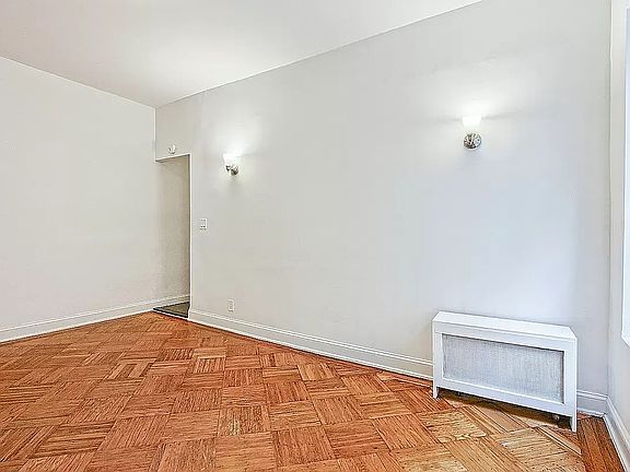 2nd image of 146 Fenimore St APT B2