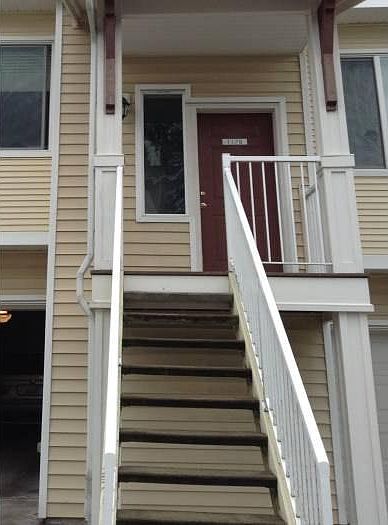 Stairs leading to entranc