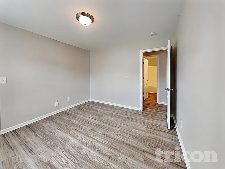 6235 Leslie Dr — Photo 11