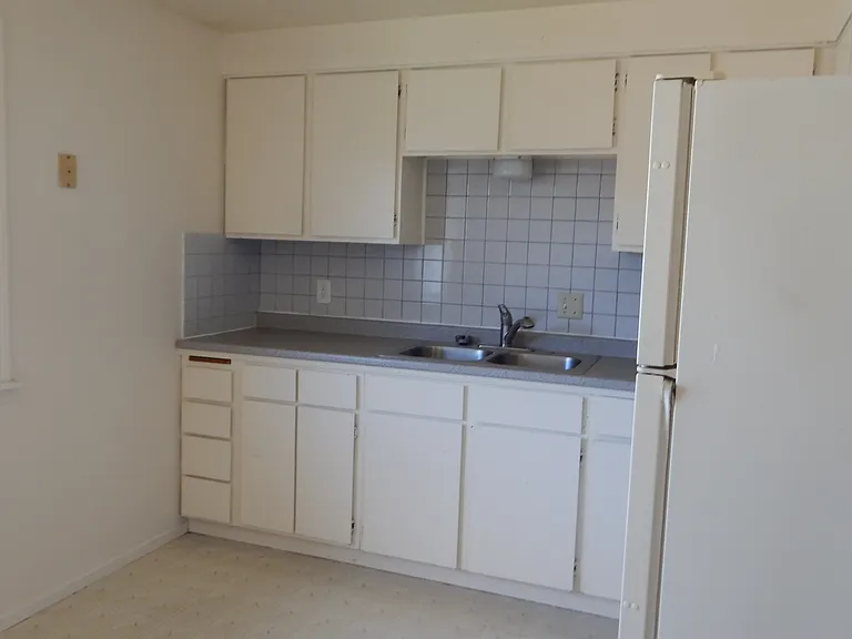 1346 Hawthorne Ave #D — Photo 6