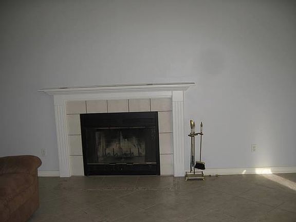 3rd image of 717 Meadowview Ln