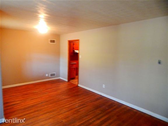 3843 tchulahoma livingroom