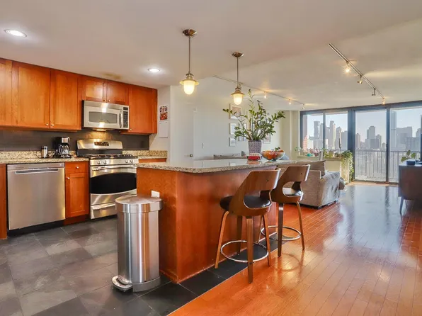 700 Grove Street image 1 of 21