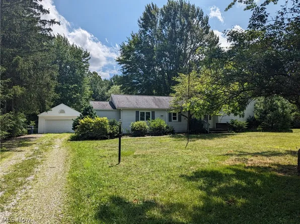 8127 Cedar Rd, Chesterland, OH 44026