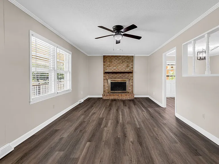 1354 Rogers Rd — Photo 17