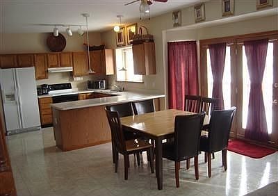 Eat-In Kitchen