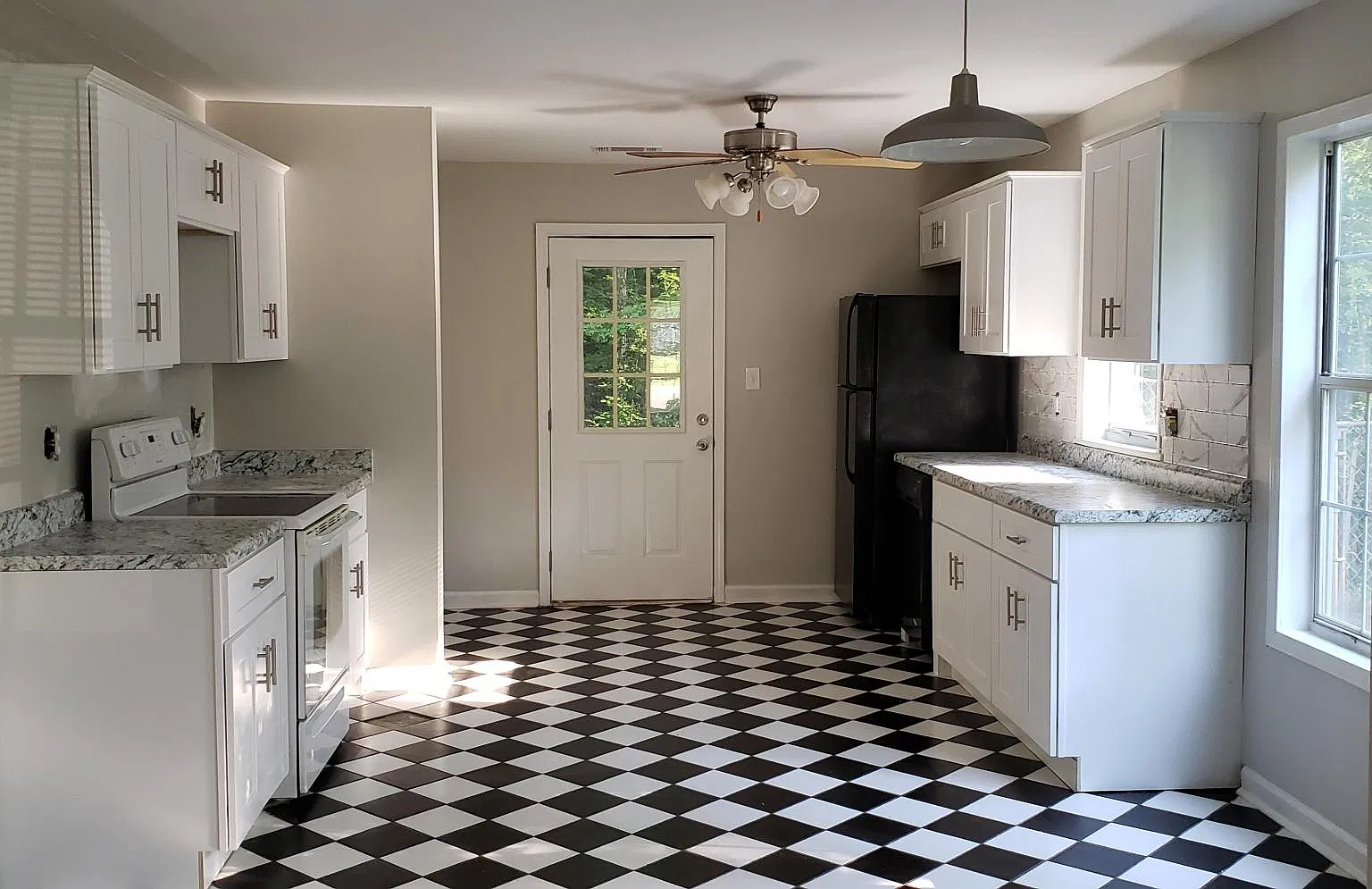 345 Farm Place Ct NE — Photo 3