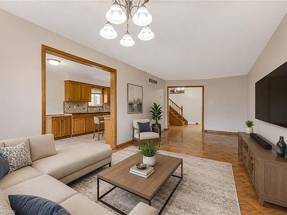 5th image of 213 Grey Fox Dr