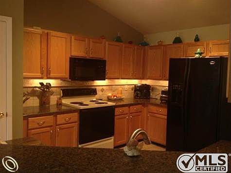 5 Kitchen.JPG
