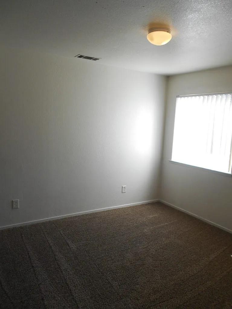 2 bed, 4268 sqft, $1,650 — Photo 3