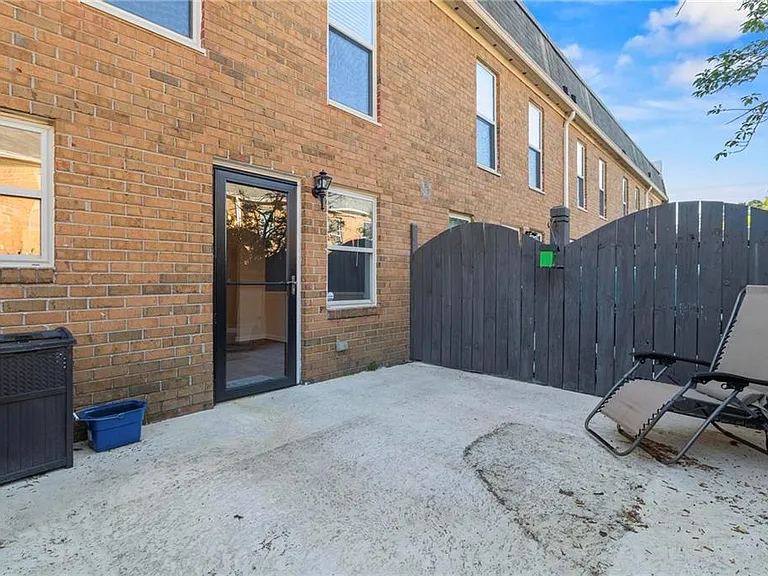 245 Winding River Dr #E — Photo 20