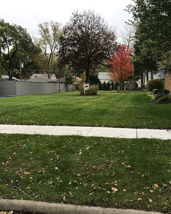 2nd image of 129 S Lodge Ln