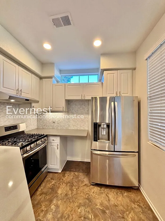 2 bed, 2.0 bath, 1021 sqft, $3,100 — Photo 4
