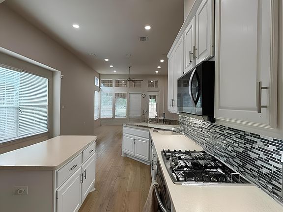 4th image of 3140 Deer Run Dr
