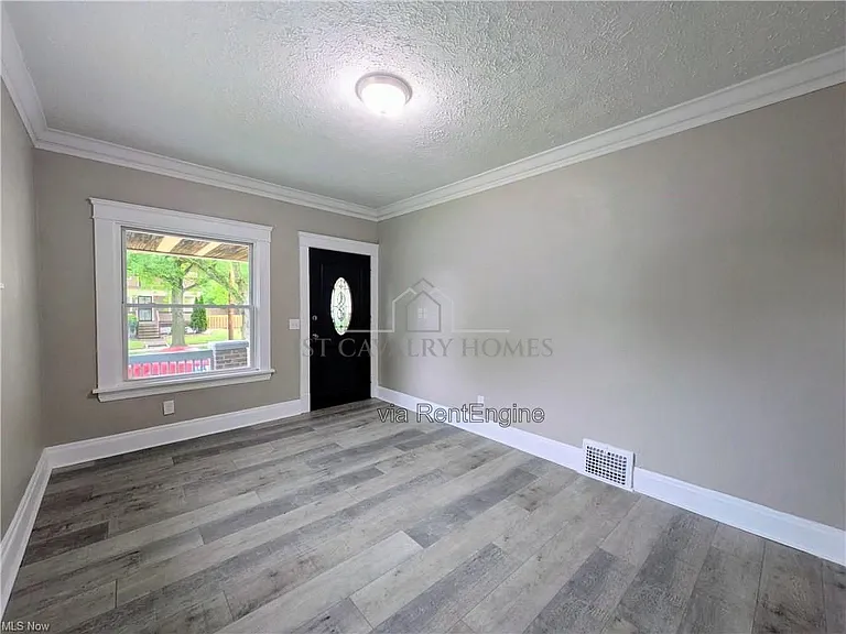 10302 Lamontier Ave — Photo 2