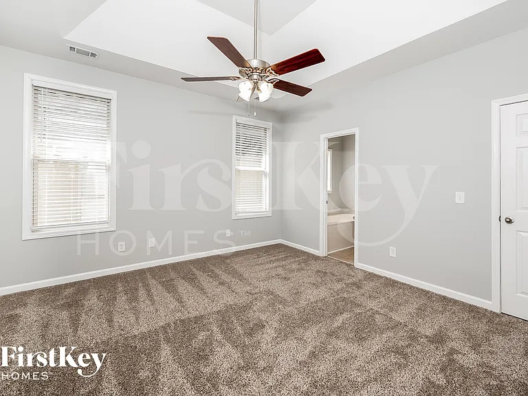 1256 Washington Dr — Photo 6