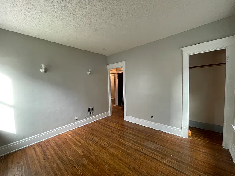 560 Linden Ave #1 — Photo 9