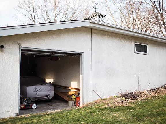 1 Car Garage in backyard