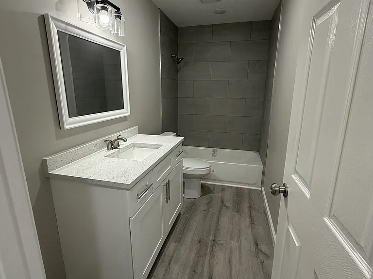 1214 Maple St — Photo 5